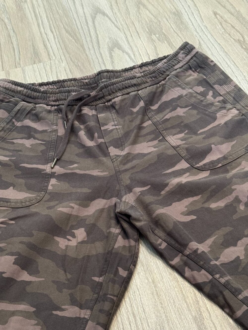 Athleta Camo Farallon Jogger, Black Olive Camo SIZE 16 - Picture 9 of 9